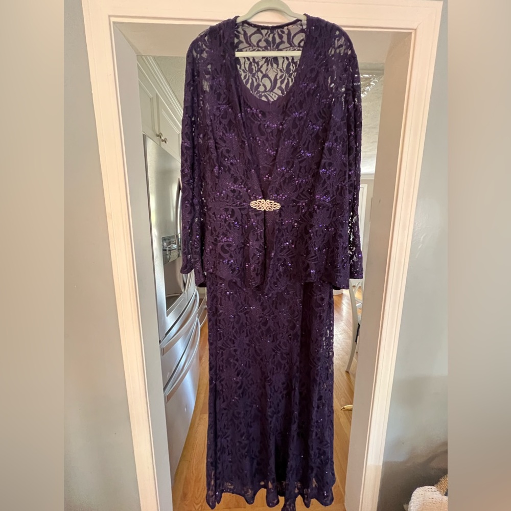 Gorgeous Special Occasion dress, size 22 picture doesn’t do it justice!